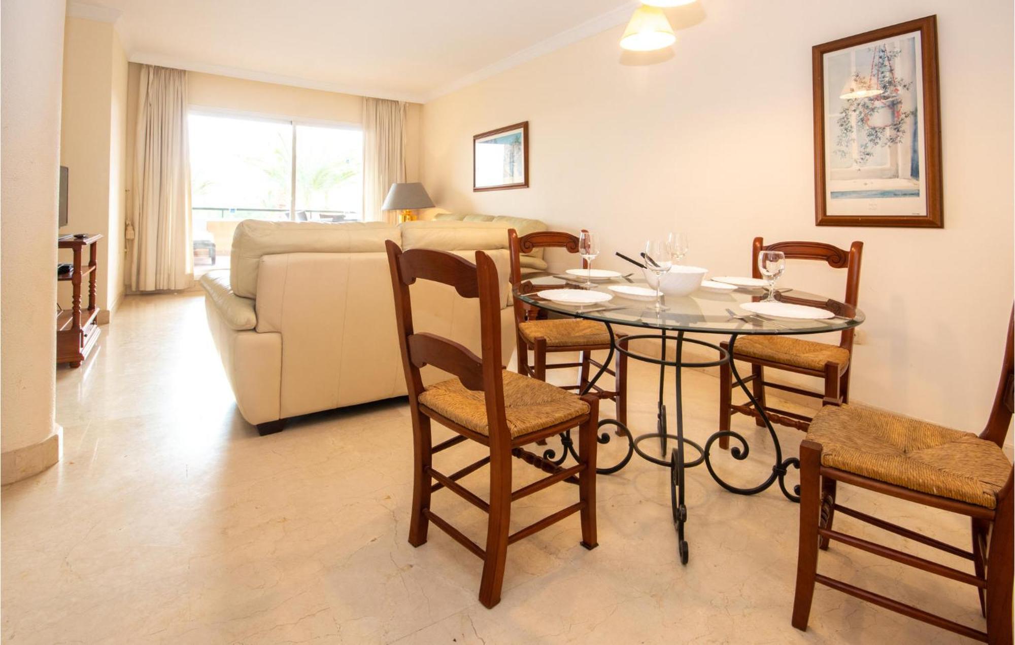 Amazing apartment in Marbella-Elviria with 2 Bedrooms, WiFi&Outdoor swimming pool Buitenkant foto
