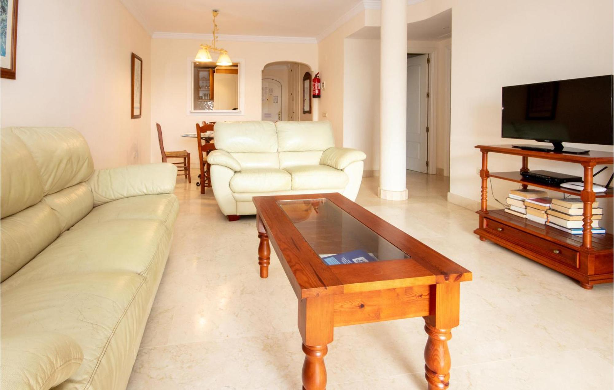 Amazing apartment in Marbella-Elviria with 2 Bedrooms, WiFi&Outdoor swimming pool Buitenkant foto