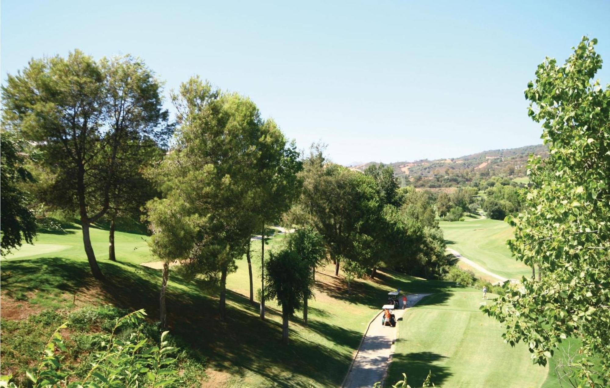 Amazing apartment in Marbella-Elviria with 2 Bedrooms, WiFi&Outdoor swimming pool Buitenkant foto