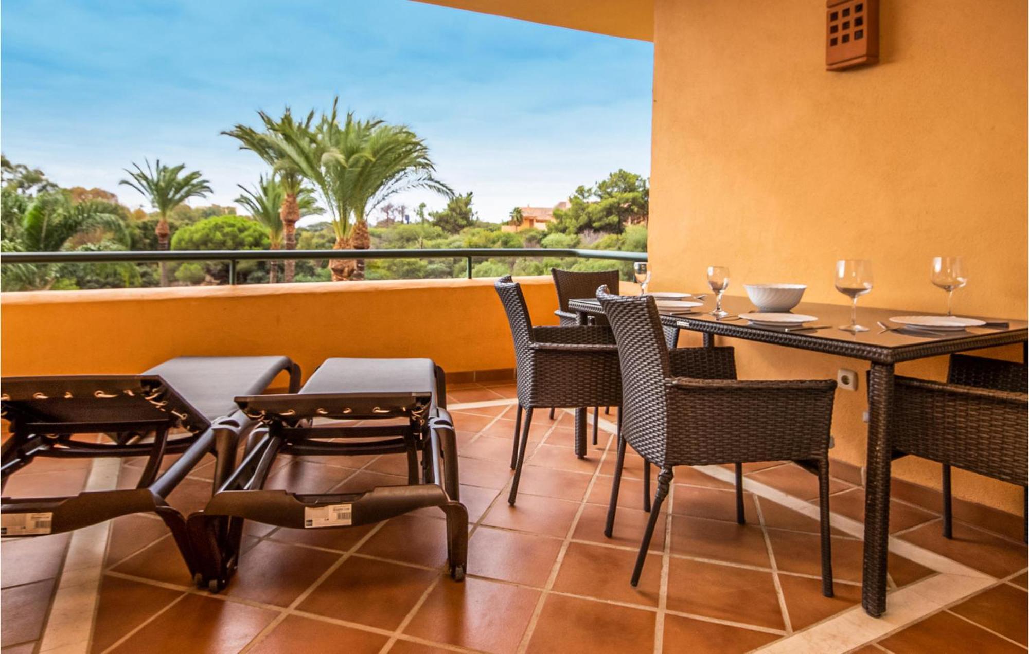 Amazing apartment in Marbella-Elviria with 2 Bedrooms, WiFi&Outdoor swimming pool Buitenkant foto